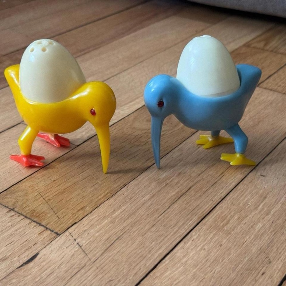 Vintage Kiwi Bird Salt &‎ Pepper Shaker Set Yellow Blue Plastic MCM Kitsch Retro